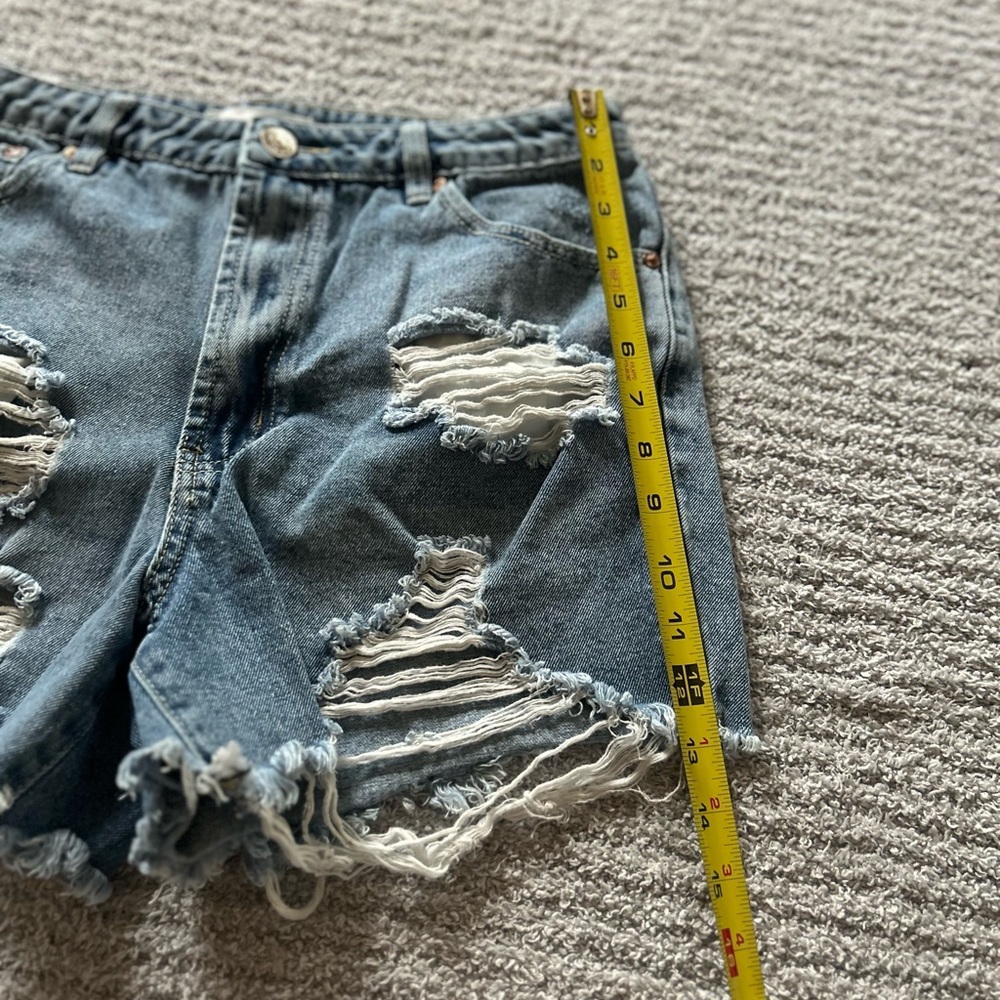 Almost Famous High Rise Distressed Denim Short Shorts Size 9 Y2K - Picture 2 of 9